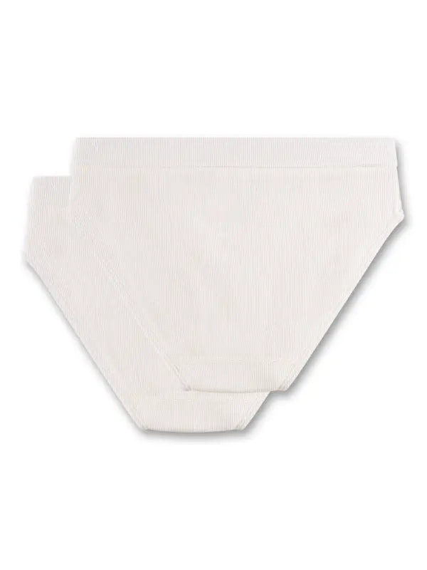 Der praktische Doppelpack von Sanetta enthält zwei klassische Mädchen-Rioslips in Elfenbein und punktet mit einer sportiven Optik und hohem Komfort. Die elastische Ripp-Ware aus 95 % Baumwolle und 5 % Elasthan sorgt für eine optimale Passform und ein angenehmes Tragegefühl. Der flexible Webbund in tonaler Ripp-Optik passt sich ideal an die Taille an und bietet zuverlässigen Halt. Mit einem hohen Beinausschnitt ermöglichen die Slips maximale Bewegungsfreiheit. Zu den pflegeleichten und trocknerbeständigen Sl