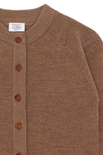 Dieser kuschelige Wollcardigan in Braun von Hust &amp; Claire bringt Wärme und Stil mit einem Augenzwinkern in deinen Kleiderschrank.