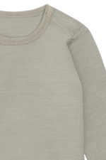 Dieser grüne Langarm-Body aus hochwertiger Wolle von Hust &amp; Claire bietet angenehmen Tragekomfort und natürliche Wärme für Ihr Kind.