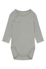 Dieser langärmlige Body in Grün von Hust &amp; Claire bietet Komfort und Stil für Ihr Kind.