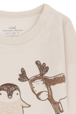 Der cremefarbene Body von Hust &amp; Claire überzeugt mit einem liebevollen Wintertier-Design und sorgt für wohligen Komfort.