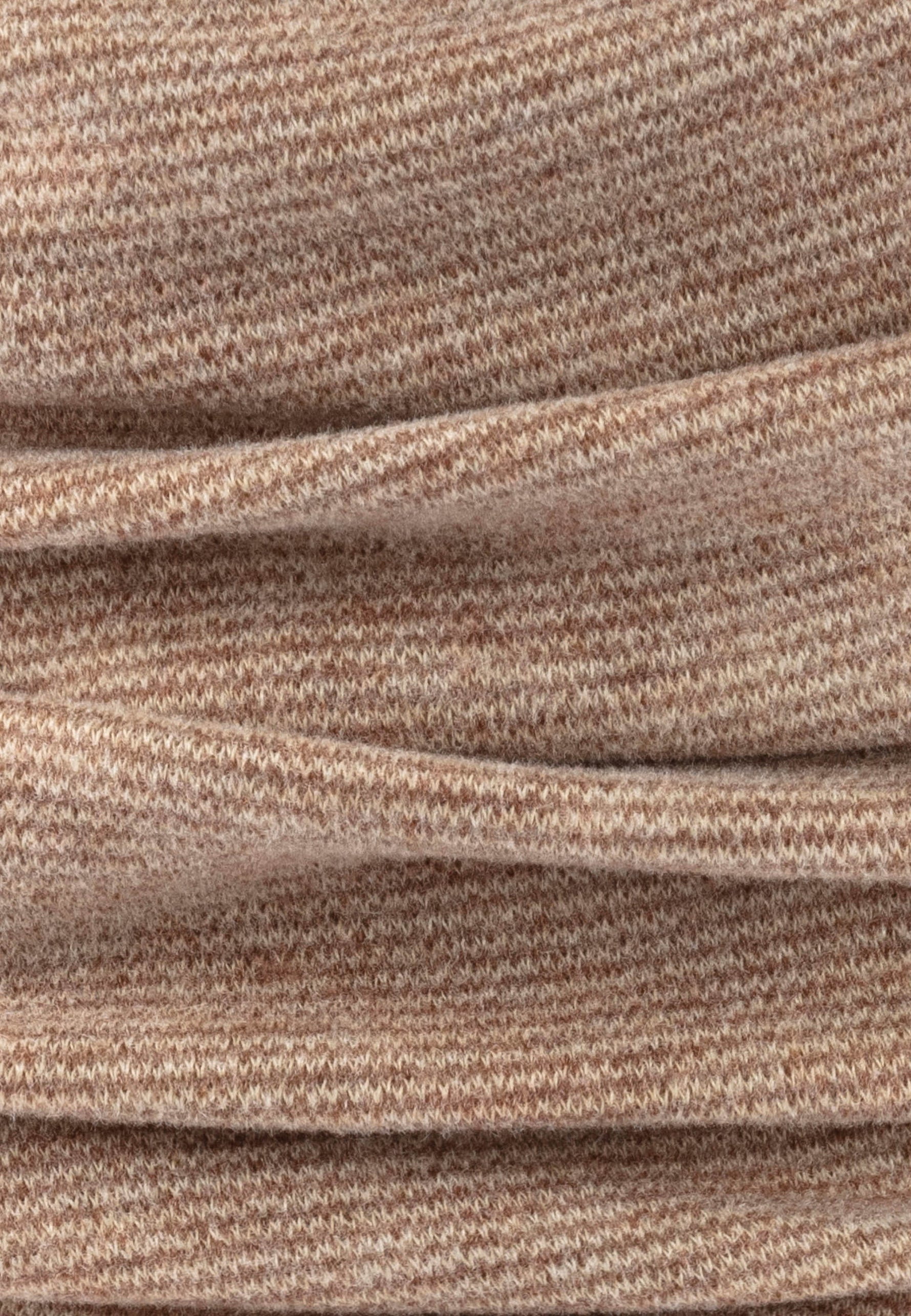 Dieser beige Schlauchschal mit Streifen von Sterntaler verbindet stilvolles Design mit angenehmem Tragekomfort – ein Must-have für jede Garderobe.