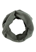 Dieser feine Schlauchschal in Olivgrün von Sterntaler verbindet stilvolles Design mit angenehmem Tragekomfort.