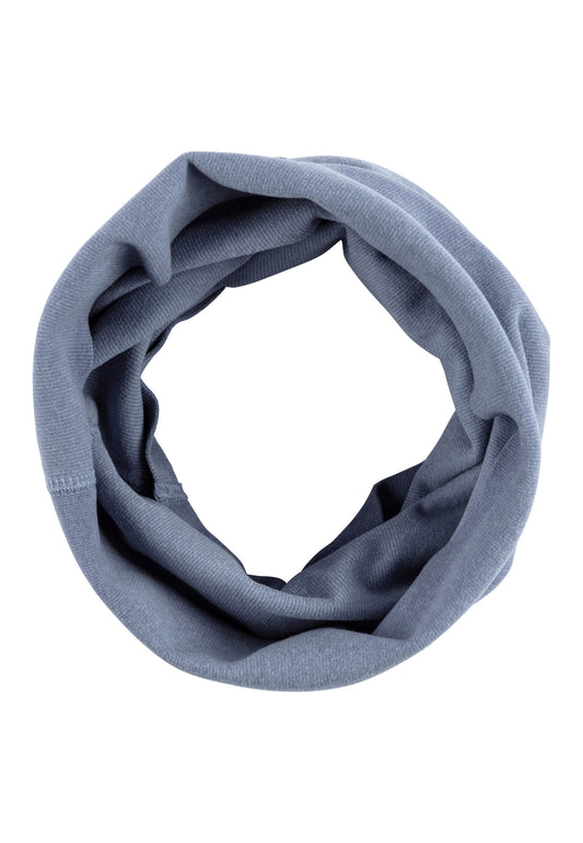 Der blaue Feinstrick-Schlauchschal von Sterntaler besticht durch seine angenehme Weichheit und flexible Einsatzmöglichkeiten.