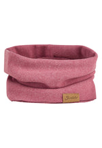 Dieser zarte Schlauchschal in Rosa aus feinem Strick von Sterntaler verbindet stilvolle Eleganz mit angenehmem Tragekomfort.