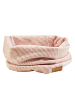 Dieser Schlauchschal von Sterntaler besticht durch sein zartes rosa Streifenmuster und bietet zugleich angenehmen Tragekomfort.