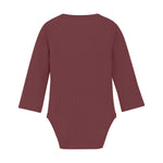 Dieser Langarm Body für Babys ist in einem beerenfarbenen Ton gehalten und sorgt für ein süßes Outfit für Ihr Kleinkind. Der weiche Stoff und die langen Ärmel bieten Schutz und Wärme, während der Body gleichzeitig bequem und flexibel ist. Perfekt für jeden Anlass und für die empfindliche Haut Ihres Babys.