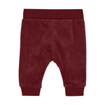 Diese dunkelrote Velour Hose ist perfekt für Babys, besonders während der Feiertage. Der weiche Stoff sorgt für optimalen Komfort und die stilvolle Farbe verleiht jedem Outfit das gewisse Etwas. Gönnen Sie Ihrem kleinen Liebling diese besondere Hose und genießen Sie die Feiertage in vollen Zügen.