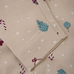 Diese Leggings sind perfekt für kleine Babys an Weihnachten! Der Allover-Print verleiht ihnen eine festliche Note. Mit ihrem bequemen Material bieten sie optimalen Komfort für die Kleinen. Holen Sie sich jetzt diese Leggings und bereiten Sie Ihrem Baby eine schöne Weihnachtszeit.