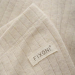 Diese beige Leggings aus weicher Baumwolle von Fixoni bietet eine perfekte Kombination aus Komfort und Flexibilität. Ihr anschmiegsamer Strick sorgt für eine angenehme Passform, die sich ideal für Alltag und Freizeit eignet. Ein vielseitiges Basic, das sich mühelos in jeden Look integrieren lässt.