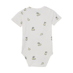 Kurzärmeliger Body von Fixoni mit charmantem Birnenmotiv – die perfekte Wahl für sommerliche Tage. Dieser stilvolle Sommerbody vereint Komfort mit einem verspielten Design für die warme Jahreszeit.