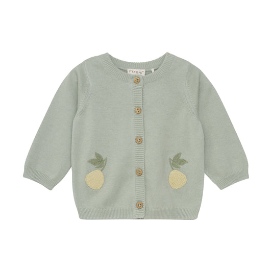 Beschreibung

Die mintfarbene Strickweste von Fixoni mit charmantem Birnendesign, überzeugt mit hochwertiger Verarbeitung und weichem Material. Sie bietet angenehmen Tragekomfort und lässt sich vielseitig zu verschiedenen Outfits kombinieren – perfekt für stilbewusste Kinder.

Material

100% Cotton