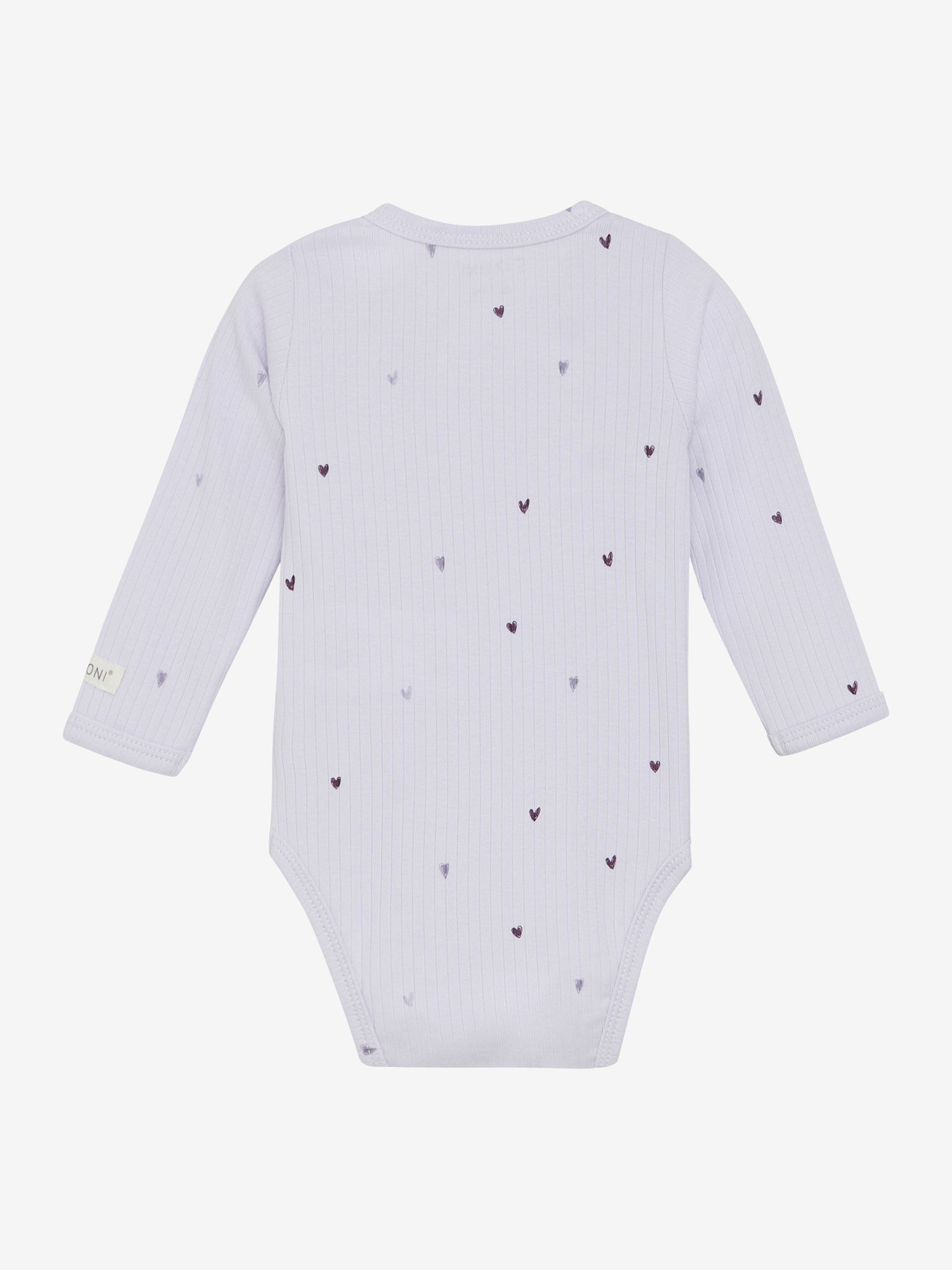 Langärmliger Wickelbody von Fixoni in zartem Helllila, gefertigt aus geripptem Material und verziert mit kleinen, dezenten violetten Herzmotiven.