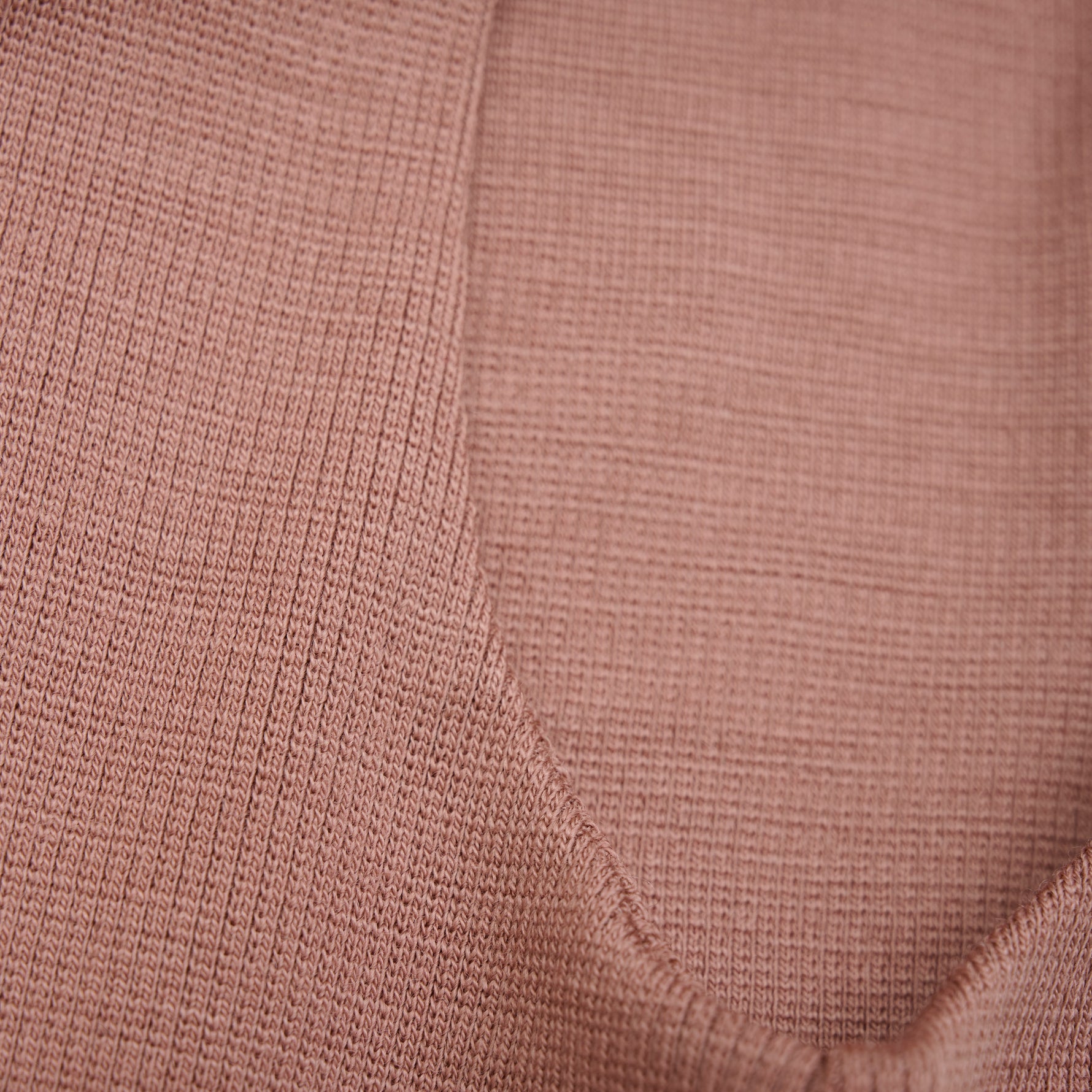 Diese gerippte Wollhaube von Huttelihut bietet dank ihres zweilagigen Designs optimalen Schutz und Wärme für kalte Tage.