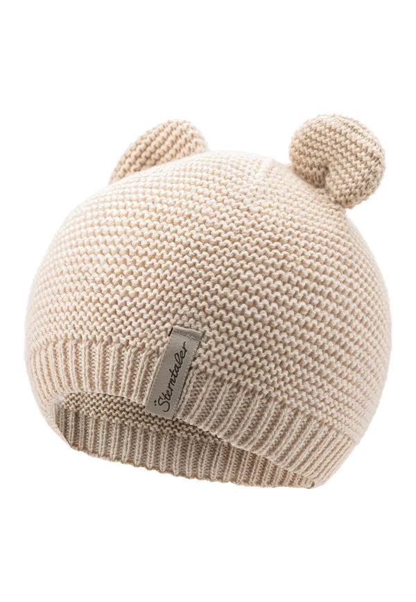 Diese GOTS-zertifizierte Strickmütze aus 100 % Bio-Baumwolle ist besonders weich, hautfreundlich und atmungsaktiv. Mit süßen 3D-Öhrchen bietet sie kleinen Köpfen Wärme, Komfort und nachhaltigen Stil.