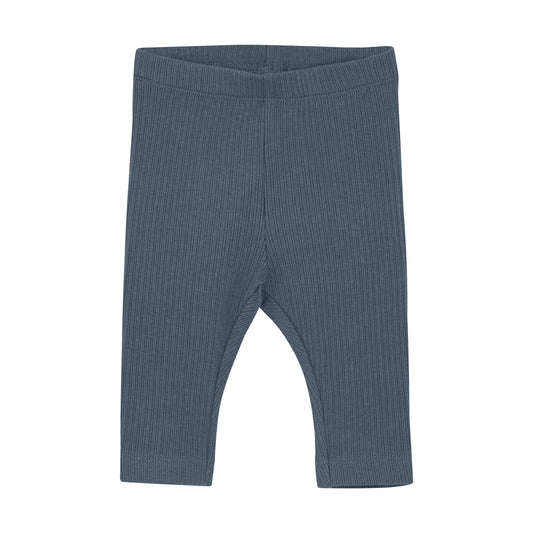 Unsere Leggings Rib von Huttelihut  in Blau sind das perfekte Kleidungsstück für Babys. Dank des speziellen Rippenmaterials sind sie besonders bequem und bieten eine optimale Passform. Ihr Baby wird sich in ihnen pudelwohl fühlen. Perfekt für den täglichen Tragekomfort.