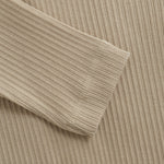 Beschreibung

Süßer einfarbiger Ripp-Bodysuit von HUTTEliHUT. Der Bodysuit hat lange Ärmel und wird mit Druckknöpfen an der Schulter und zwischen den Beinen geschlossen. Hergestellt aus einer unglaublich weichen Qualität.