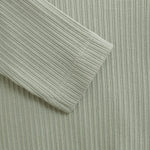 Der Rib Body von HUTTELIHUT bietet angenehmen Tragekomfort und eine flexible Passform für den ganzen Tag.