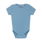 Kurzarm Body Rib von Huttelihut – perfekt für jeden Tag. Das klassische Design passt zu vielen Outfits und bietet dir Komfort und Stil in einem.