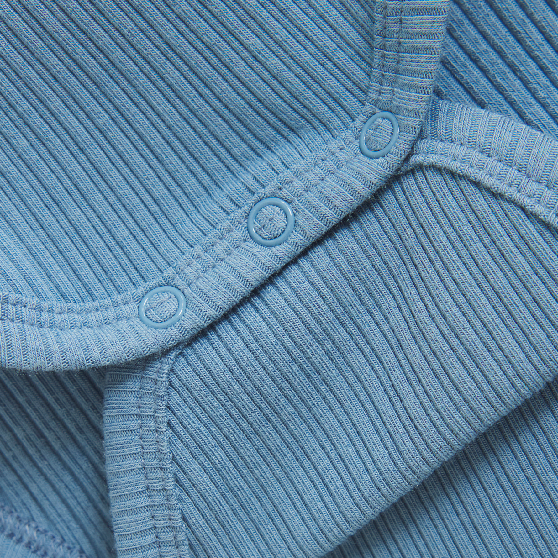 Kurzarm Body Rib von Huttelihut – perfekt für jeden Tag. Das klassische Design passt zu vielen Outfits und bietet dir Komfort und Stil in einem.