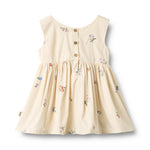 Elegantes Kleid WHEAT mit charmanten Blumenmuster – perfekt für jeden Anlass. Das vielseitige Design passt zu Freizeit, Büro und besonderen Ereignissen gleichermaßen. Aus 100% Bio-Baumwolle gefertigt, bietet es höchsten Tragekomfort und Atmungsaktivität. Die hochwertige Verarbeitung garantiert Langlebigkeit und zeitlose Eleganz. Ein Must-have für die moderne Garderobe.