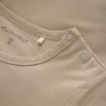 Der bequeme Body in zartem Beige von MINYMO bringt mit seinem schlichten Look spielerische Leichtigkeit in jeden Tag.
