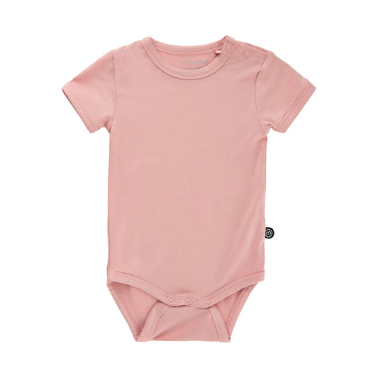 Dieses rosa Body von MINYMO überzeugt durch seinen charmanten Look und sorgt für ein angenehmes Tragegefühl.