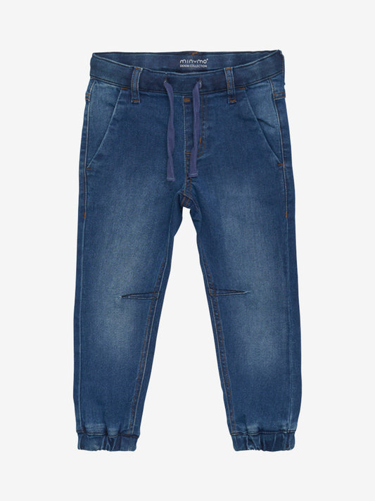 Diese bequemen blauen Stretch-Jeans im Loose-Fit von MINYMO bieten optimalen Tragekomfort und einen lässigen Stil.