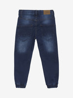 Diese bequemen dunkelblauen Stretch-Jeans im Loose-Fit von MINYMO bieten optimalen Tragekomfort und einen lässigen Stil.