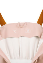 Diese wasserdichte Regenhose überzeugt mit verschweißten Nähten, verstellbaren elastischen Trägern und einem praktischen Reißverschluss. Sie ist ungefüttert und bietet zuverlässigen Schutz bei nassem Wetter.