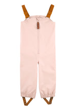 Diese wasserdichte Regenhose überzeugt mit verschweißten Nähten, verstellbaren elastischen Trägern und einem praktischen Reißverschluss. Sie ist ungefüttert und bietet zuverlässigen Schutz bei nassem Wetter.