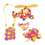 Die flexiblen Formen, mit integrierten Magneten, lassen sich einfach und hörbar zusammenklicken und in alle Richtungen drehen - perfekt für die unendliche Kreativität. Der Fantasie sind keine Grenzen gesetzt. Die Sets und Farben lassen sich beliebig untereinander kombinieren.