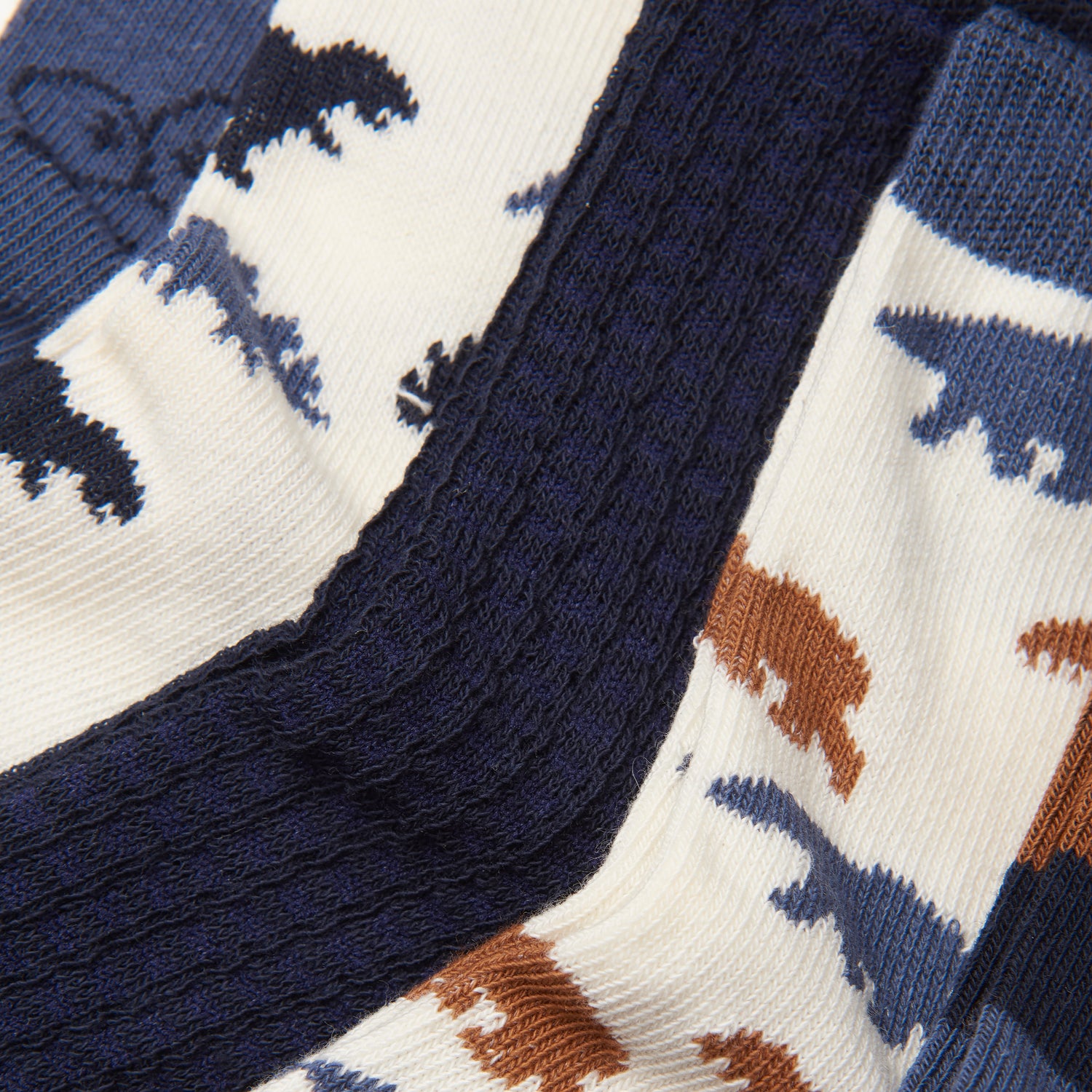 Dieses 5er Set MINYMO Socken besticht durch ein Dinosaurier-Design und attraktive Farbkombinationen.