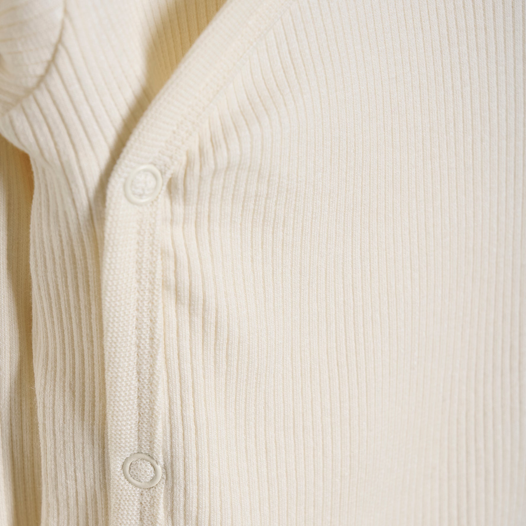 Der Rib Body von MINYMO überzeugt durch seine angenehme Passform und erstklassige Qualität.