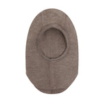 Die Soft Wool Balaclava von Celavi ist die perfekte Wahl für kalte Tage. Die Kopfbedeckung aus 100% Wolle hält Kopf, Ohren und Nacken angenehm warm und bietet optimalen Schutz vor Wind und Kälte. Das weiches Material schmiegt sich komfortabel an und kratzt nicht auf der Haut. In Braun ist die Balaclava ein stilvolles Accessoire für Kinder und Erwachsene. Ideal für Herbst und Winter, beim Spielen im Freien oder für den täglichen Gebrauch.
