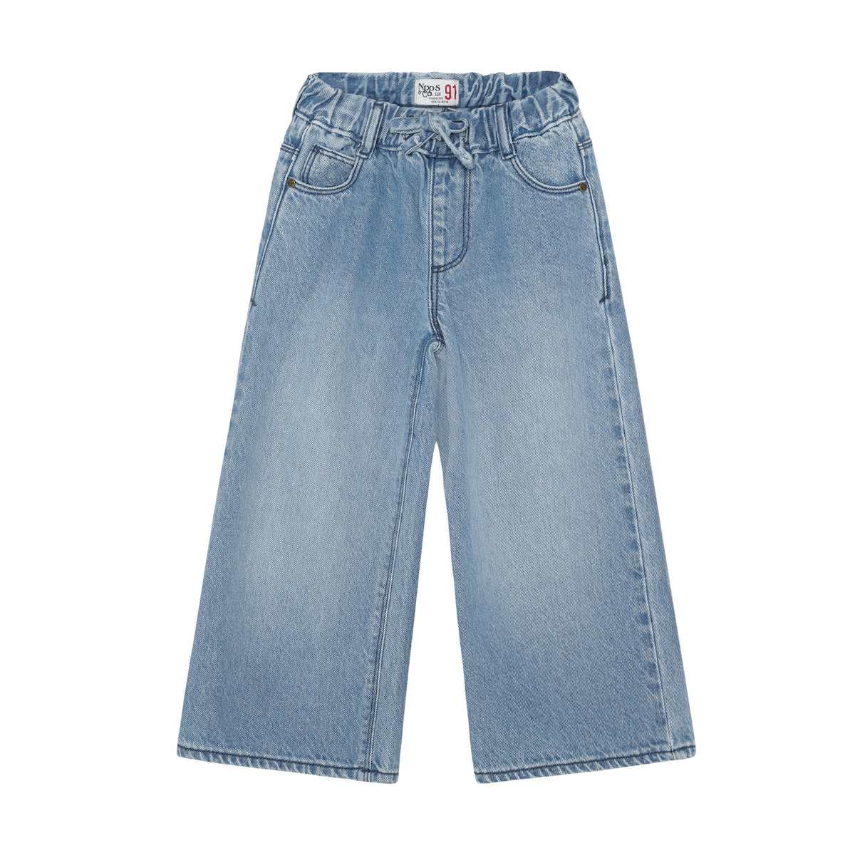 Diese klassische Wide-Leg-Jeans von Noppies besticht durch ihre entspannte Passform und zeitlose Eleganz. Der großzügige Schnitt bietet maximale Bewegungsfreiheit und Tragekomfort für den ganzen Tag. Das hochwertige 100% Baumwollmaterial ist langlebig, atmungsaktiv und wird mit jeder Wäsche weicher. Perfekt für einen modernen, lässigen Look, der sich mühelos von Casual bis Smart-Casual kombinieren lässt. Ein vielseitiges Basics-Piece für die Garderobe.