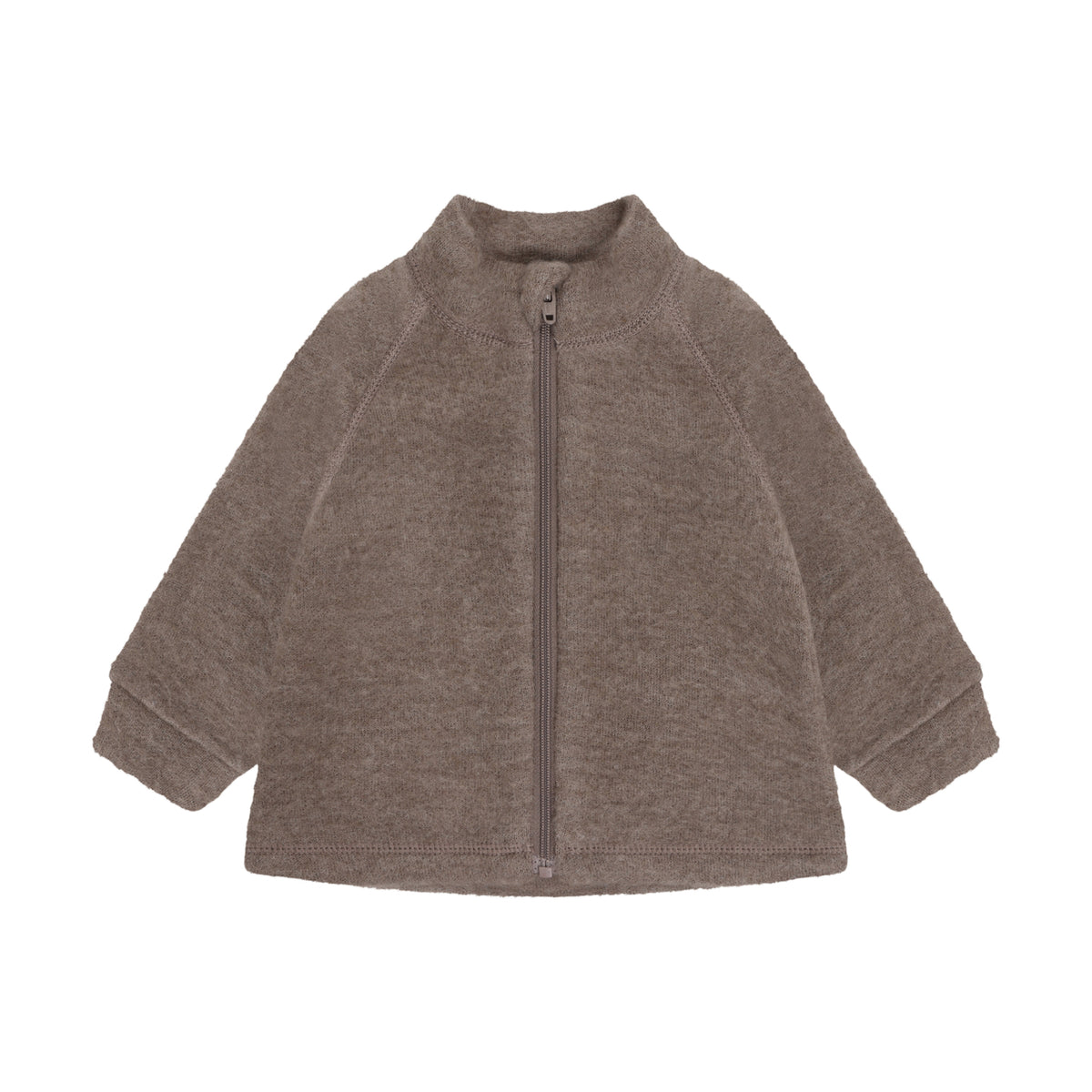 Diese hochwertige Wolljacke von Celavi besticht durch ihre zeitlose Eleganz und praktische Funktionalität. Das warme Braun schmeichelt jedem Hautton und passt zu vielen Outfits. Der durchgehende Zipper ermöglicht einfaches An- und Ausziehen und ermöglicht flexible Temperaturregelung. Die 100% Wolle bietet natürliche Wärmeisolation, Atmungsaktivität und Langlebigkeit. Perfekt für Übergangsjahreszeiten und kühle Tage. Ein vielseitiges Basics-Piece, das in keinem Kleiderschrank fehlen sollte.