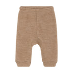 Diese Hose von Celavi ist aus weicher Wolle gefertigt und eignet sich perfekt für Babys. Sie hält Ihr Kind warm und ist gleichzeitig angenehm zu tragen. Perfekt für kalte Wintertage oder gemütliche Spaziergänge im Herbst. 