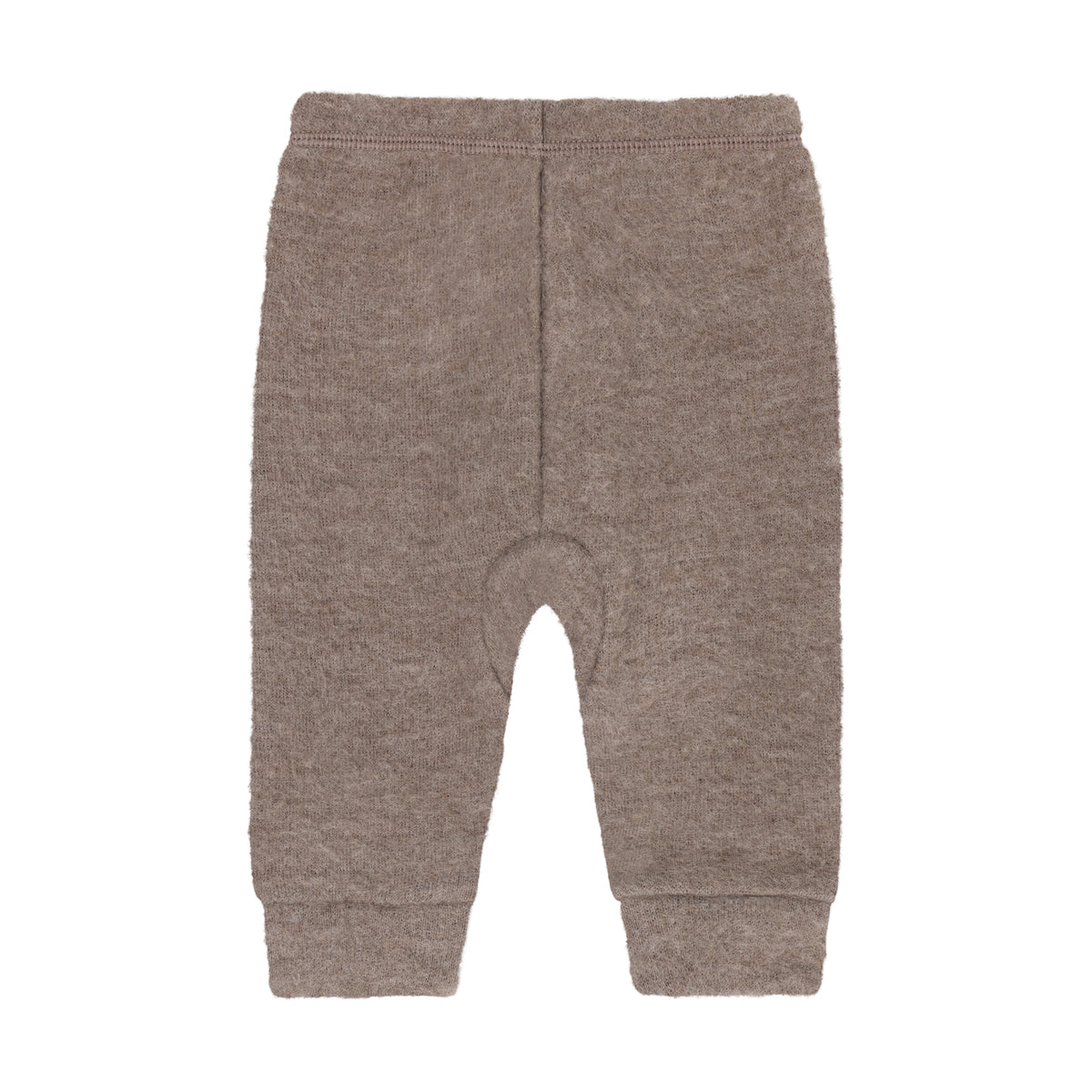Diese elegante Wollhose von Celavi besticht durch ihre hochwertige Verarbeitung und zeitlose Optik. Die braune Färbung passt perfekt zu verschiedenen Outfits und Jahreszeiten. Das Material aus 100% Wolle sorgt für natürliche Wärmeisolation, Atmungsaktivität und angenehmen Tragekomfort. Die Hose ist langlebig, pflegeleicht und behält ihre Form über lange Zeit. Ideal für Alltag und besondere Anlässe – ein vielseitiges Kleidungsstück für jeden Kleiderschrank.