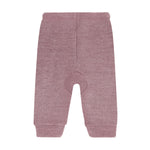 Diese elegante Wollhose von Celavi besticht durch ihre hochwertige Verarbeitung und den angenehmen Tragekomfort. Das weiche Material aus 100% Wolle bietet optimale Wärmeisolation und Atmungsaktivität für kühle Tage. Das zarte Rosa verleiht dem Klassiker eine moderne Note und lässt sich vielseitig kombinieren. Perfekt für Alltag und besondere Anlässe.