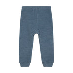 Diese Hose ist aus weicher Wolle gefertigt und eignet sich perfekt für Babys. Sie hält Ihr Kind warm und ist gleichzeitig angenehm zu tragen. Perfekt für kalte Wintertage oder gemütliche Spaziergänge im Herbst. 