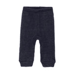 Dunkelblaue Wollhose von Celavi mit hohem Tragekomfort. Die Hose aus 100% Wolle überzeugt durch ihre natürliche Wärmeisolation und Atmungsaktivität. Ideal für kühle Tage und vielseitig kombinierbar. Hochwertige Verarbeitung für lange Haltbarkeit.