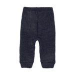Dunkelblaue Wollhose von Celavi mit hohem Tragekomfort. Die Hose aus 100% Wolle überzeugt durch ihre natürliche Wärmeisolation und Atmungsaktivität. Ideal für kühle Tage und vielseitig kombinierbar. Hochwertige Verarbeitung für lange Haltbarkeit.