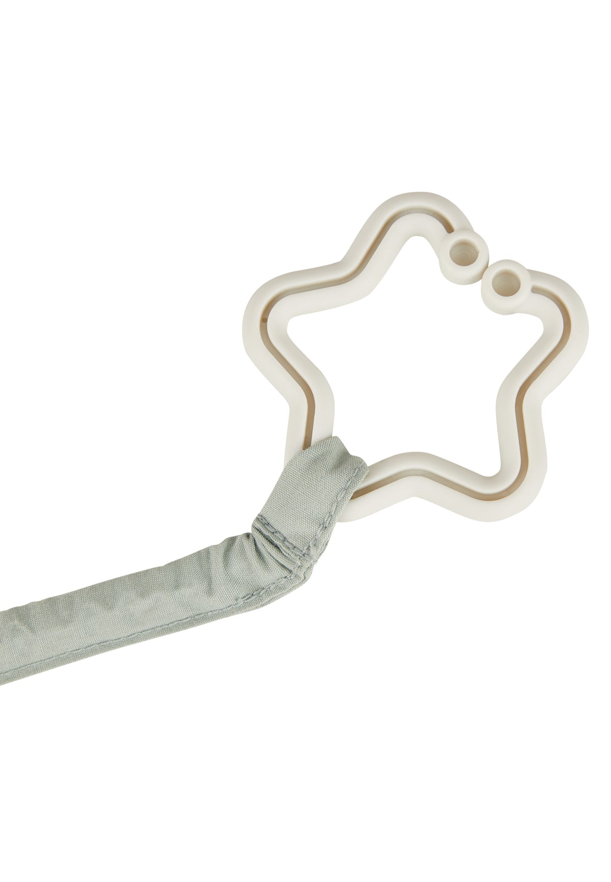 Die&nbsp;Kinderwagenkette Filou&nbsp;kombiniert Spielspaß und Funktion in einem stilvollen Accessoire für unterwegs.

Hochwertige Stoffe&nbsp;wie Cord, Flausch und Jersey für angenehmes Fühlen
Elastisches Band&nbsp;und&nbsp;sternförmige Befestigungsringe&nbsp;für einfache und stabile Anbringung
Integrierte Rassel und strukturiertes Silikonelement&nbsp;– ideal zur Förderung der Sinne
Weiche, kindgerechte Anhänger&nbsp;mit liebevollen Details

Die Kinderwagenkette ist&nbsp;waschbar&nbsp;und somit bestens für 
