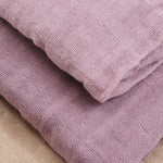 Muslin-Tücher von PIPPI in einer Auswahl an verschiedenen Lilatönen – weich, vielseitig und ideal für den täglichen Gebrauch.