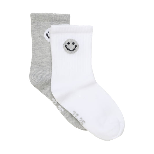 Dieses 2er-Set grauweiße Tennissocken von Minymo besticht durch ein fröhliches Smiley-Motiv und sorgt für Komfort und gute Laune beim Sport.
