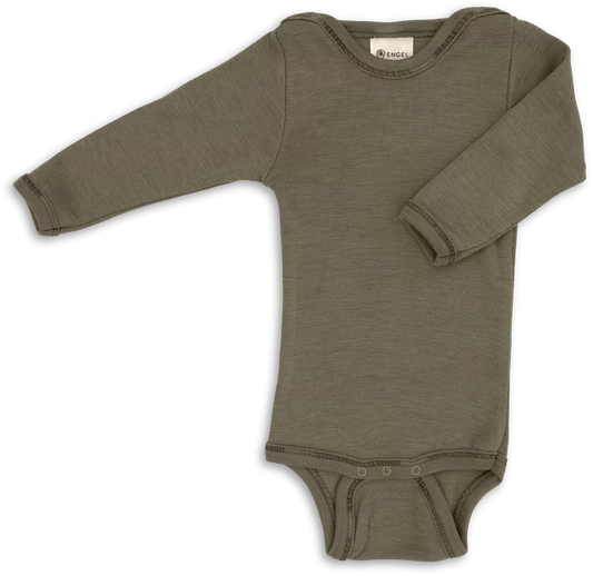 Der langärmelige Baby-Body von Engel aus 70% Bio-Merinoschurwolle und 30% Seide ist weich und sanft zur empfindlichen Babyhaut. Die Druckknöpfe an der Schulter erleichtern das An- und Ausziehen. Wolle sorgt für Wärme und reguliert Feuchtigkeit.&nbsp;