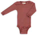 Der langärmelige Baby-Body von Engel aus 70% Bio-Merinoschurwolle und 30% Seide ist weich und sanft zur empfindlichen Babyhaut. Die Druckknöpfe an der Schulter erleichtern das An- und Ausziehen. Wolle sorgt für Wärme und reguliert Feuchtigkeit.&nbsp;