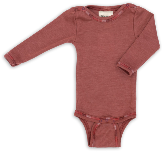 Der langärmelige Baby-Body von Engel aus 70% Bio-Merinoschurwolle und 30% Seide ist weich und sanft zur empfindlichen Babyhaut. Die Druckknöpfe an der Schulter erleichtern das An- und Ausziehen. Wolle sorgt für Wärme und reguliert Feuchtigkeit.&nbsp;