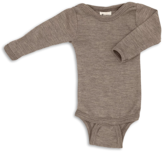 Der langärmelige Baby-Body von Engel aus 70% Bio-Merinoschurwolle und 30% Seide ist weich und sanft zur empfindlichen Babyhaut. Die Druckknöpfe an der Schulter erleichtern das An- und Ausziehen. Wolle sorgt für Wärme und reguliert Feuchtigkeit.&nbsp;